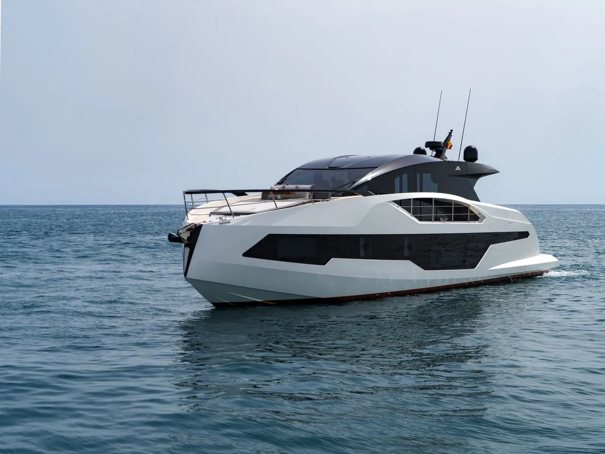 Astondoa 677 Coupé — motorna jahta 18,94 m, fotografija 2 od 4