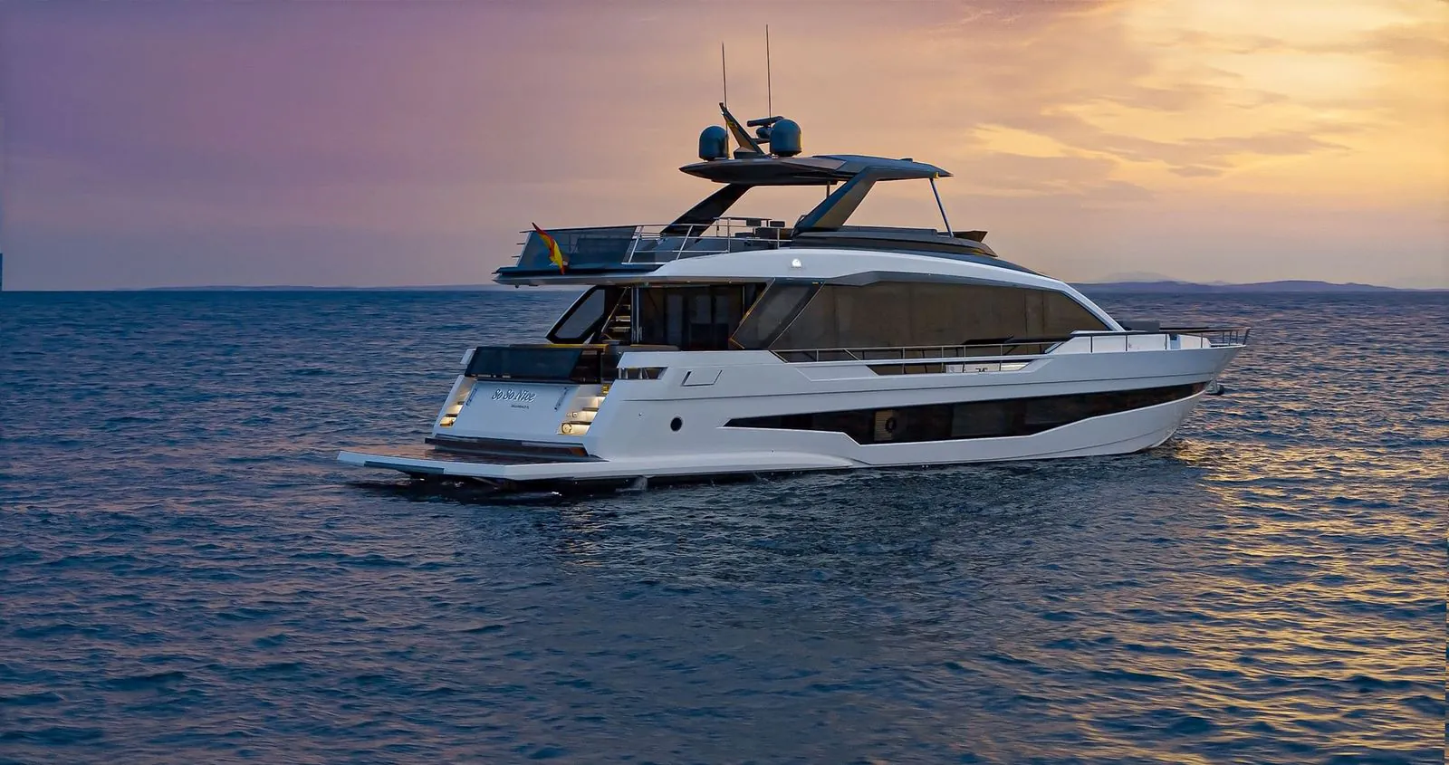 Astondoa AS8 — motorna jahta 25,03 m, u zalazak sunca