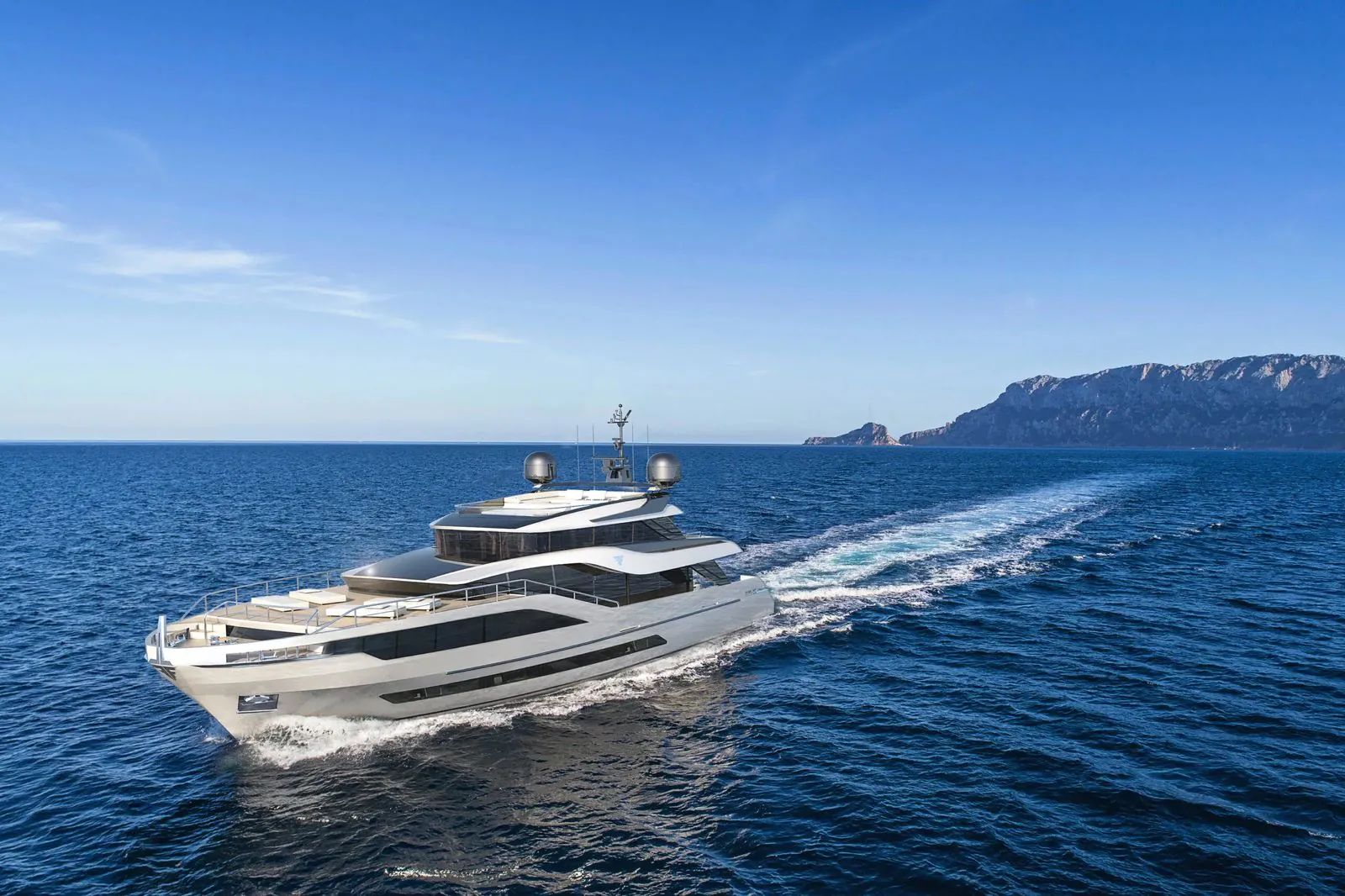 Filippetti Yacht Navetta 28 — motorna jahta 27,65 m, u plovidbi, ostrvo u pozadini