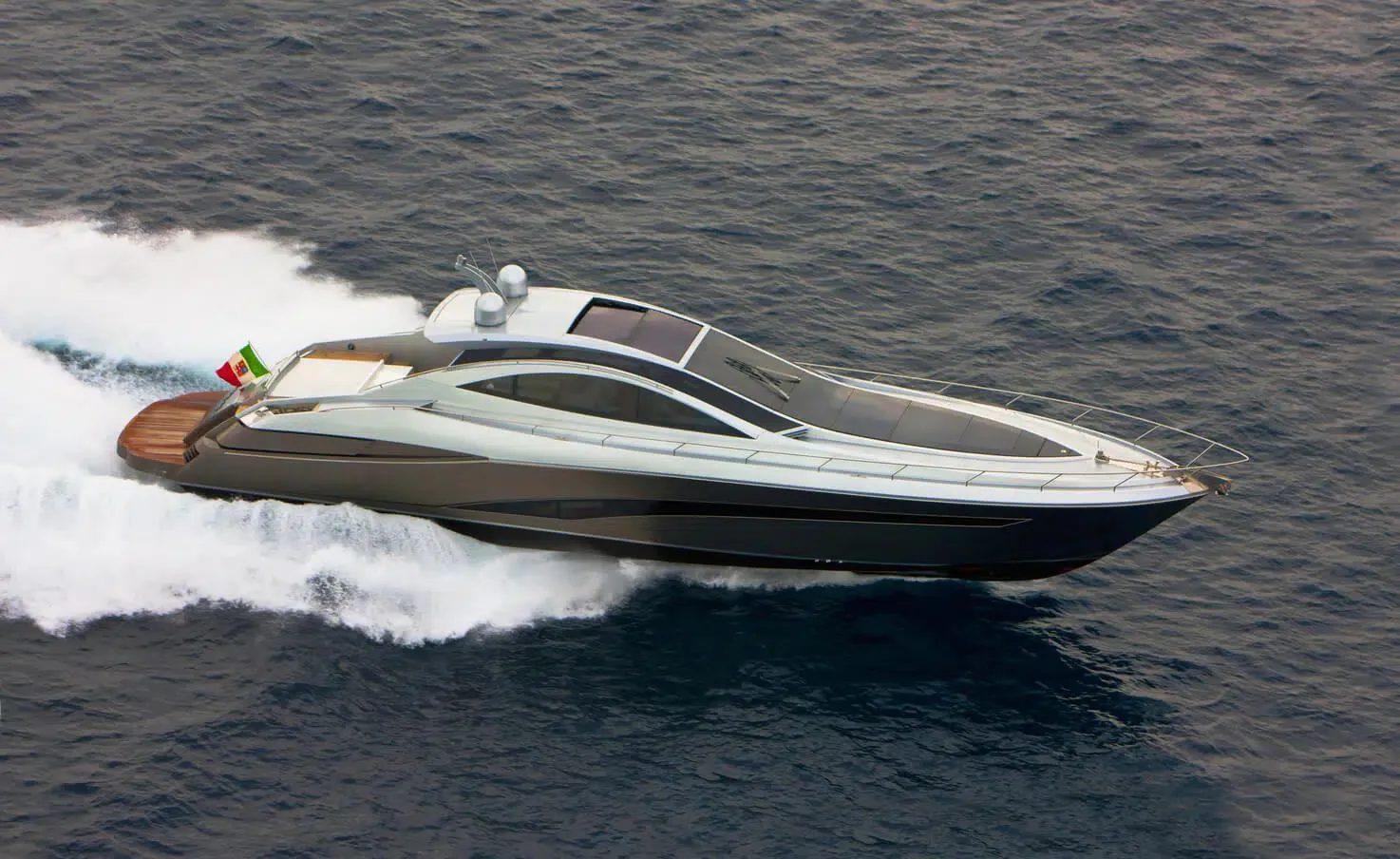 Filippetti Yacht Sport 75 — motorna jahta 23,85 m, bronzani trup u plovidbi, pogled iz vazduha