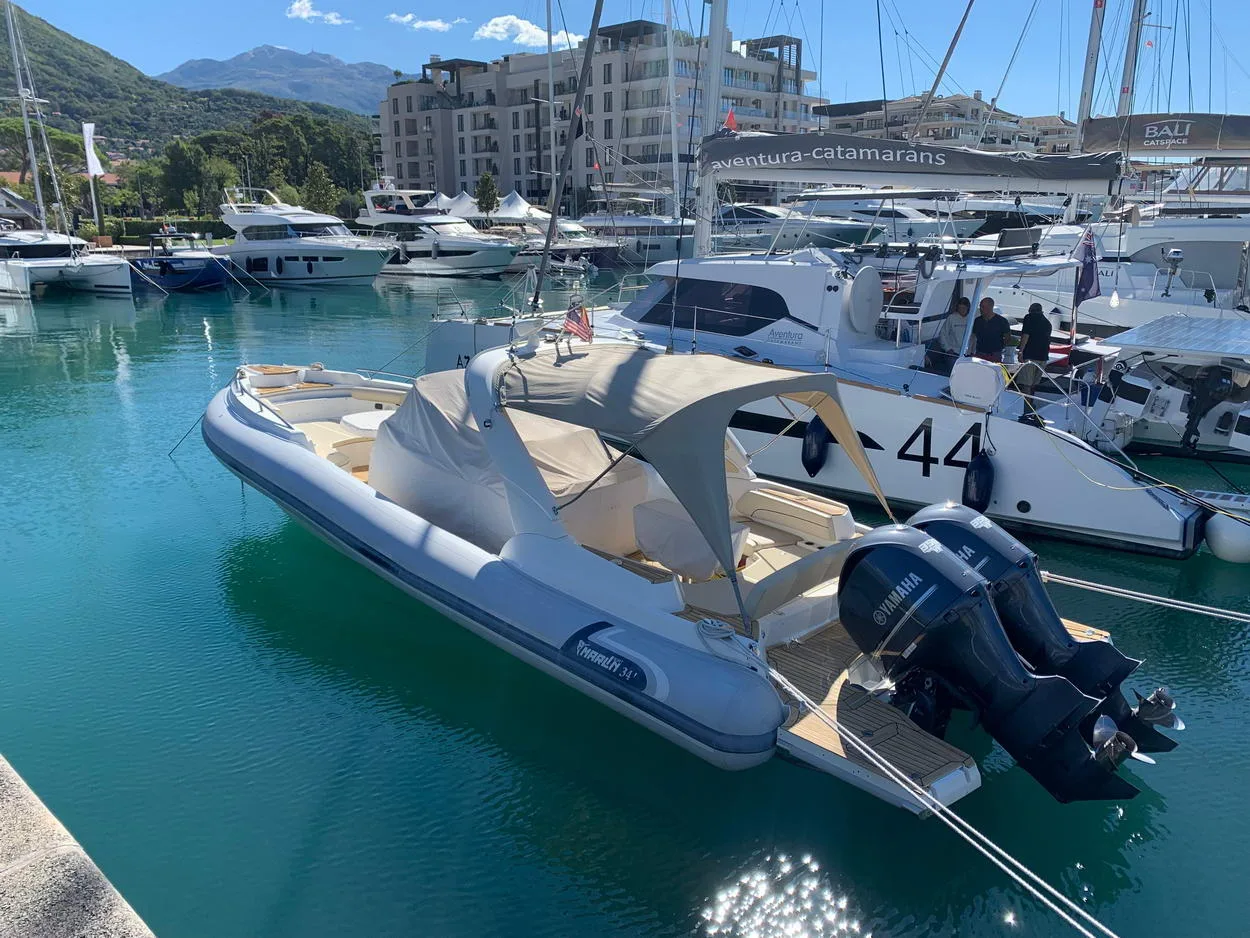 Marlin 34 (2014) — gumenjak 11,3 m, vezan u marini