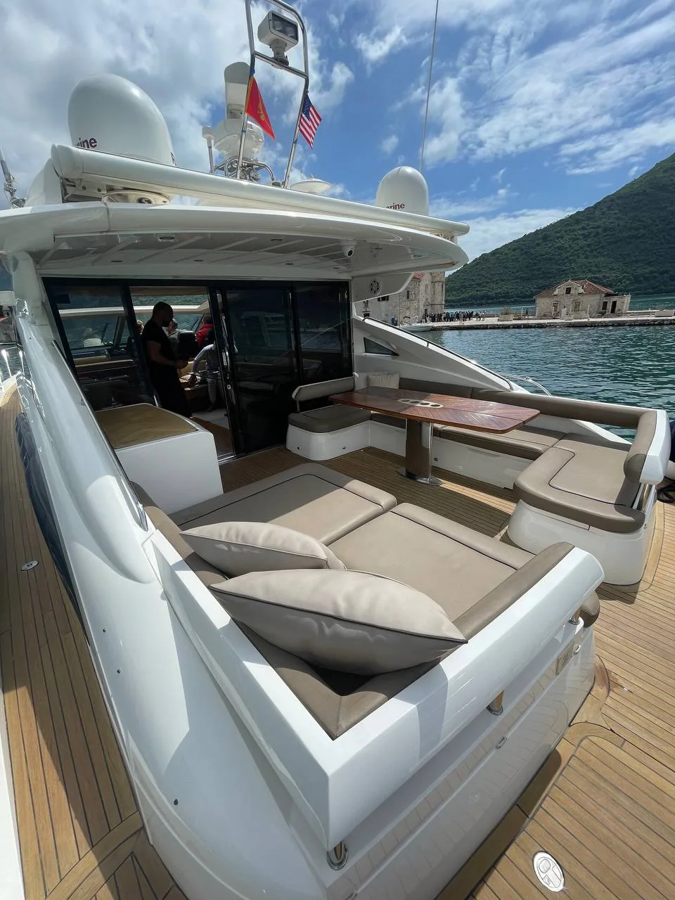 Princess V65 (2008) — polovna jahta 20,33 m, fotografija 3 od 18