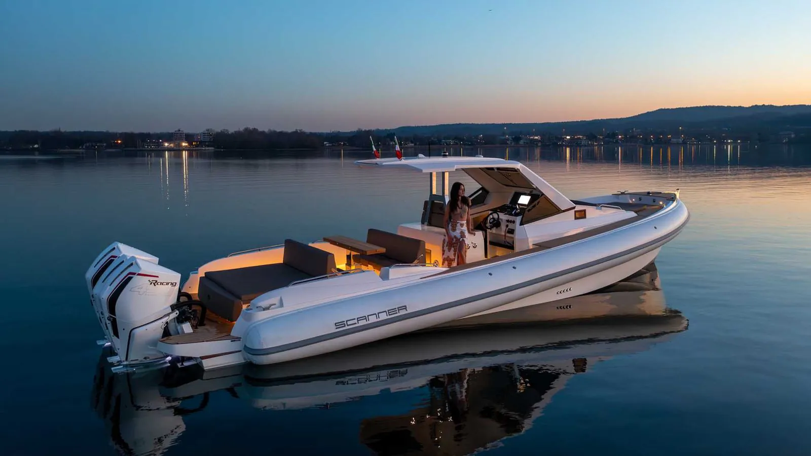 Scanner Marine Envy 1200 — gumenjak 12 m, na mirnoj vodi u suton
