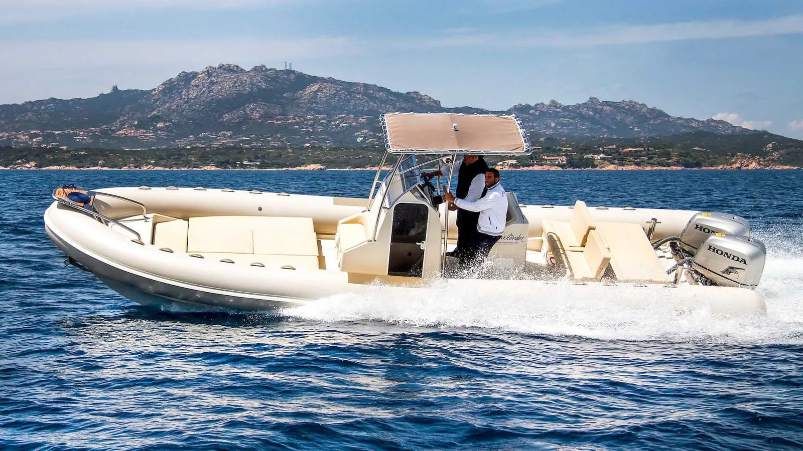 Scanner Marine Pro Line 870 D — gumenjak 8,7 m, sa bimini tendom u plovidbi